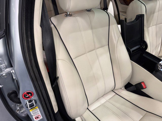 Used 2013 Jaguar XJ AWD image 59