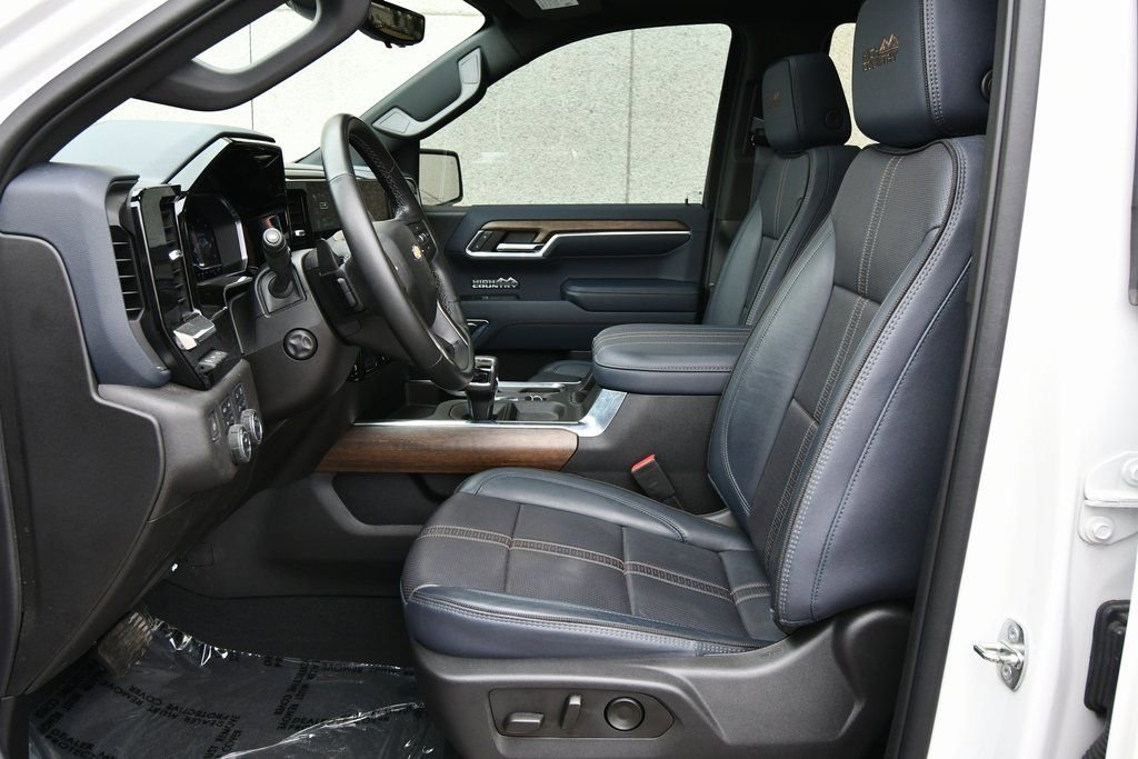 Used 2023 Chevrolet Silverado 1500 High Country w/ High Country Premium Package AWD/4WD image 14