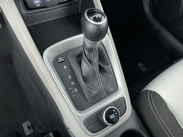 Used 2025 Hyundai Venue SEL FWD image 30