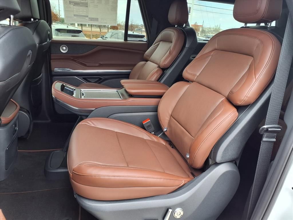 New 2026 Lincoln Navigator L Reserve image 16