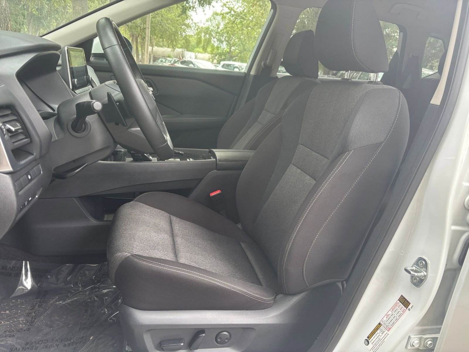 Used 2025 Nissan Rogue SV FWD image 28