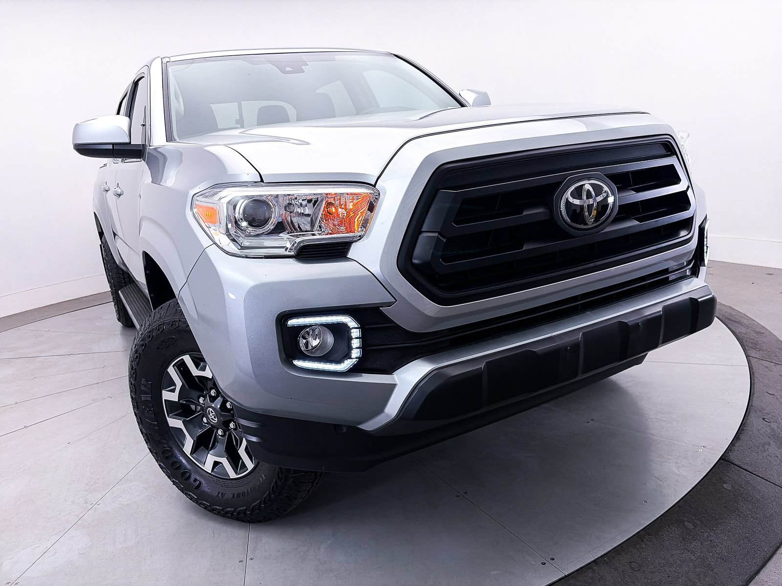 Used 2023 Toyota Tacoma SR w/ SR Convenience Package RWD image 7