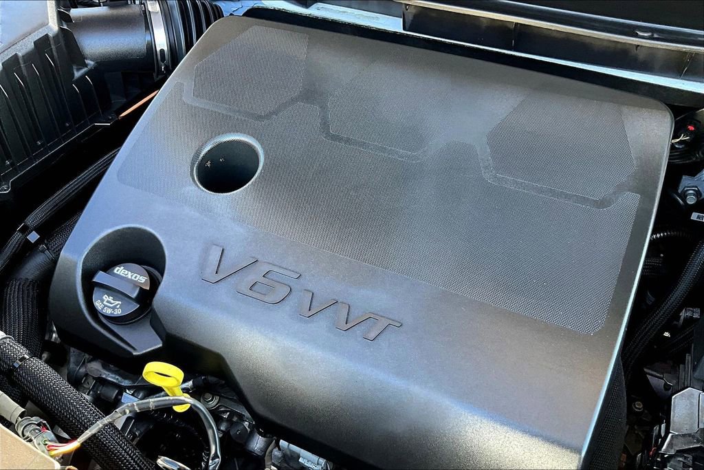 Used 2023 Chevrolet Traverse High Country w/ LPO, Floor Liner Package image 35