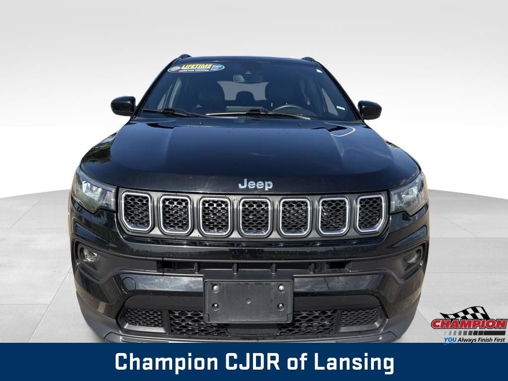 Used 2024 Jeep Compass Latitude AWD/4WD image 11