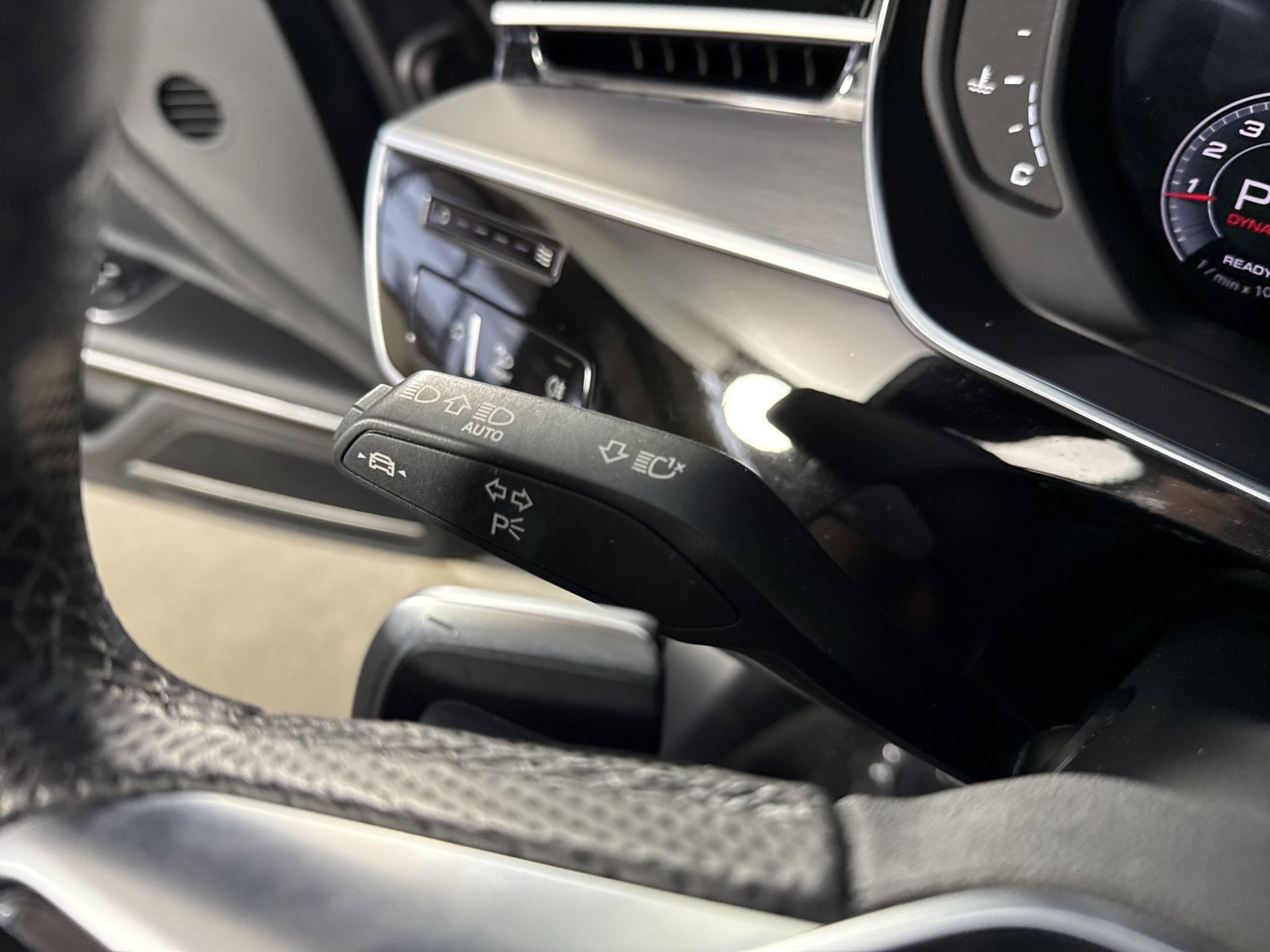 Used 2023 Audi S8 AWD/4WD image 15
