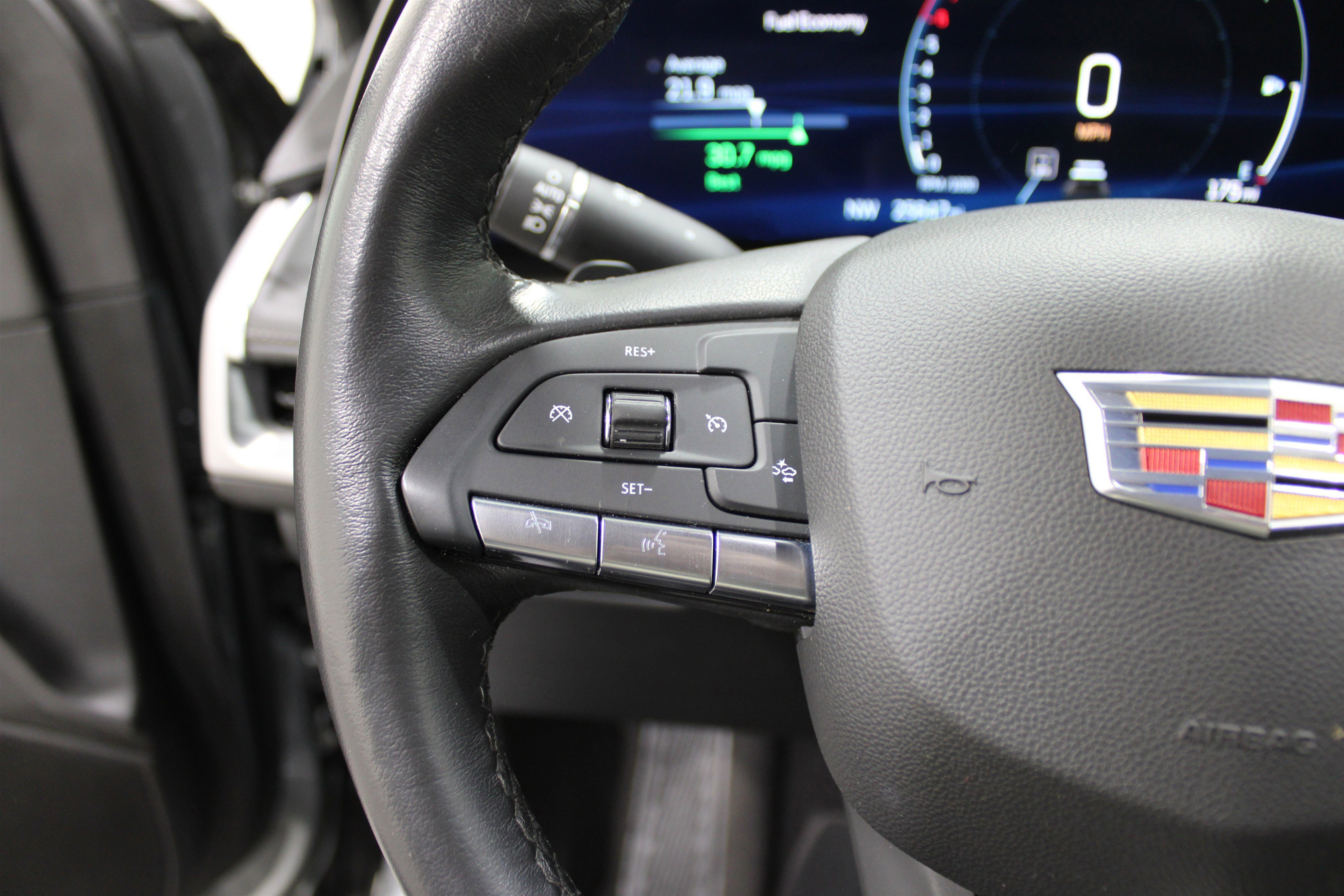 Used 2025 Cadillac XT4 Premium Luxury image 11