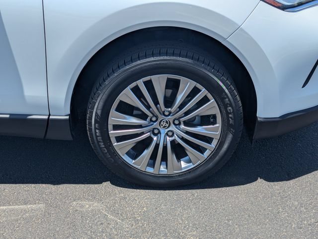 Used 2024 Toyota Venza Limited AWD/4WD image 8
