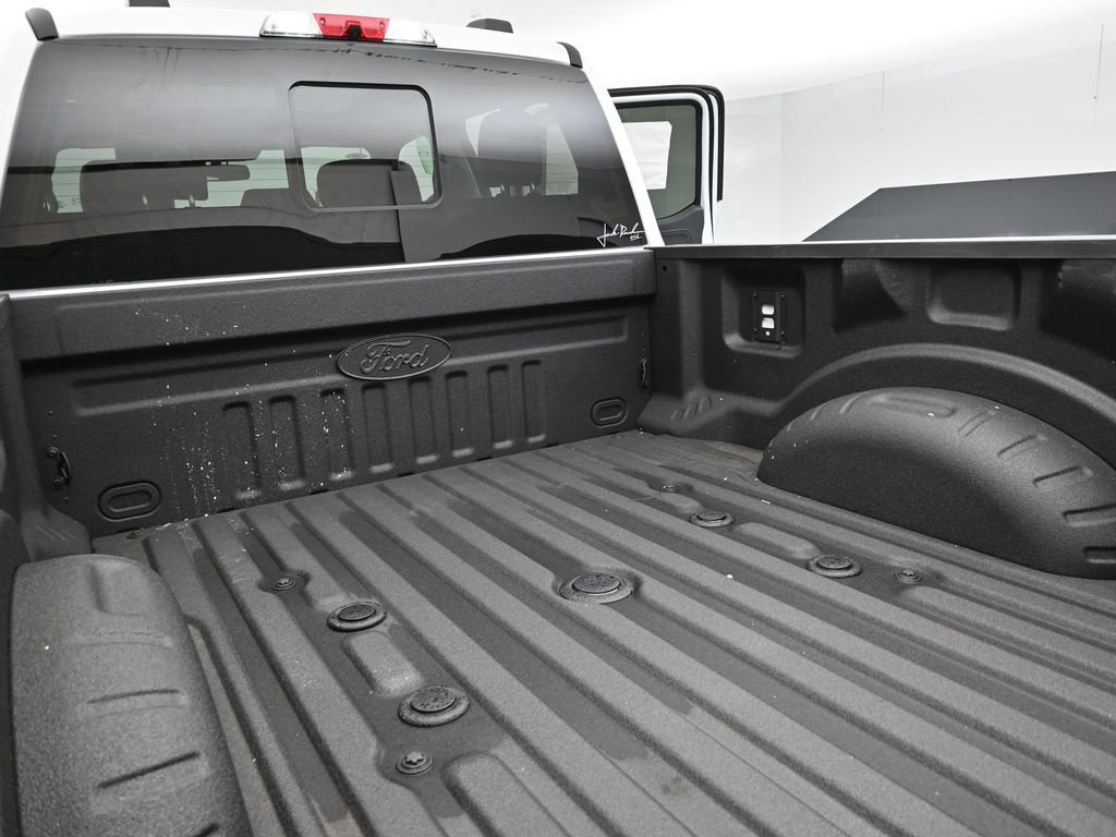 New 2026 Ford F250 Lariat w/ Black Appearance Package image 24