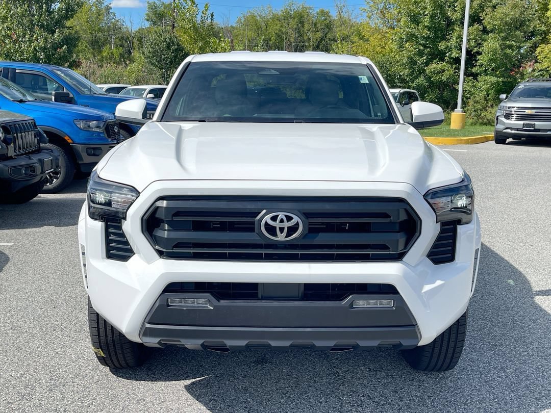 Certified 2024 Toyota Tacoma SR5 AWD/4WD image 12