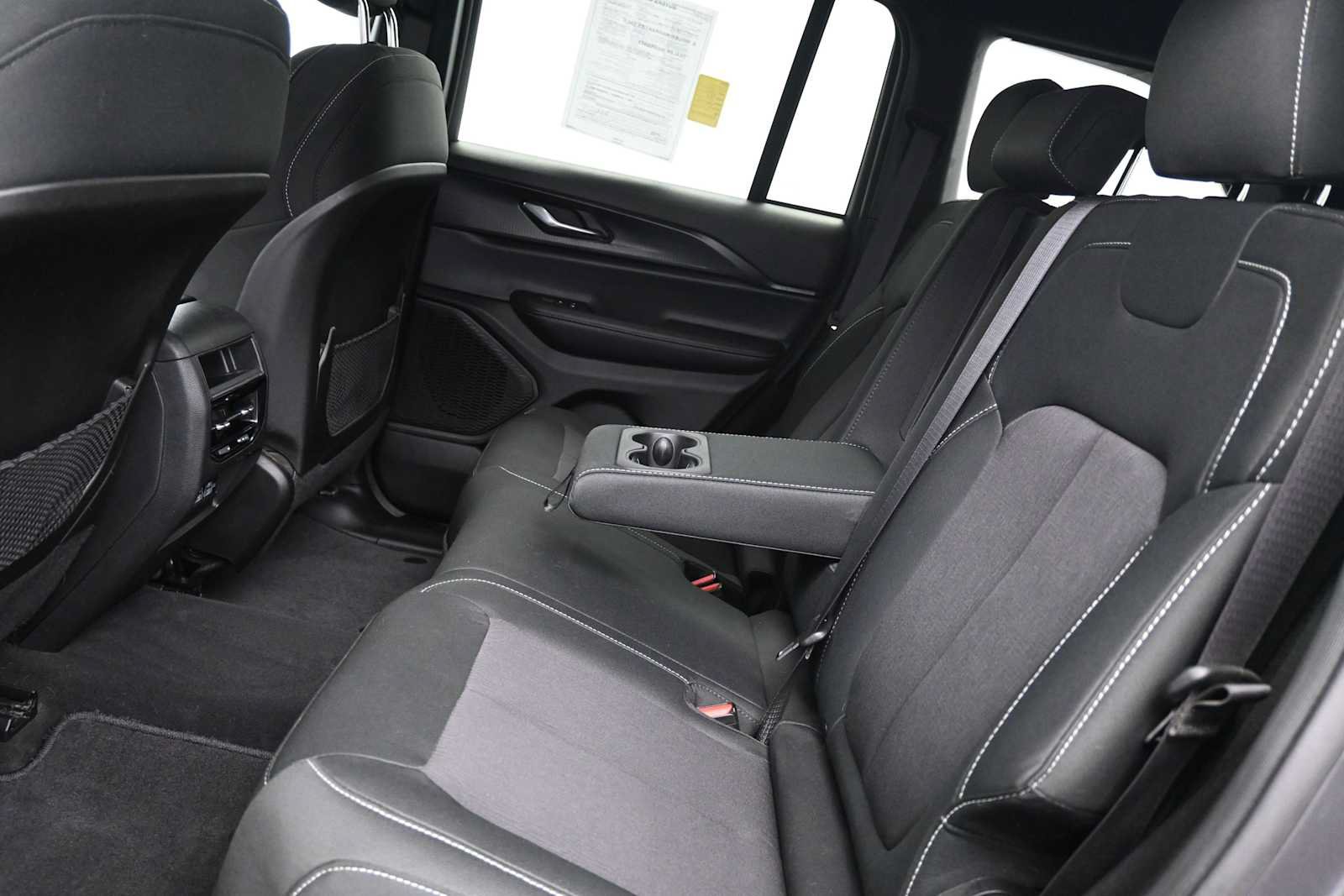 Used 2024 Jeep Grand Cherokee Laredo X w/ Luxury Tech Group I AWD/4WD image 7