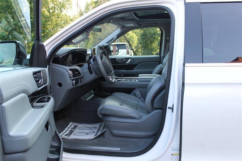 Used 2018 Lincoln Navigator Reserve w/ Technology Package AWD/4WD image 10