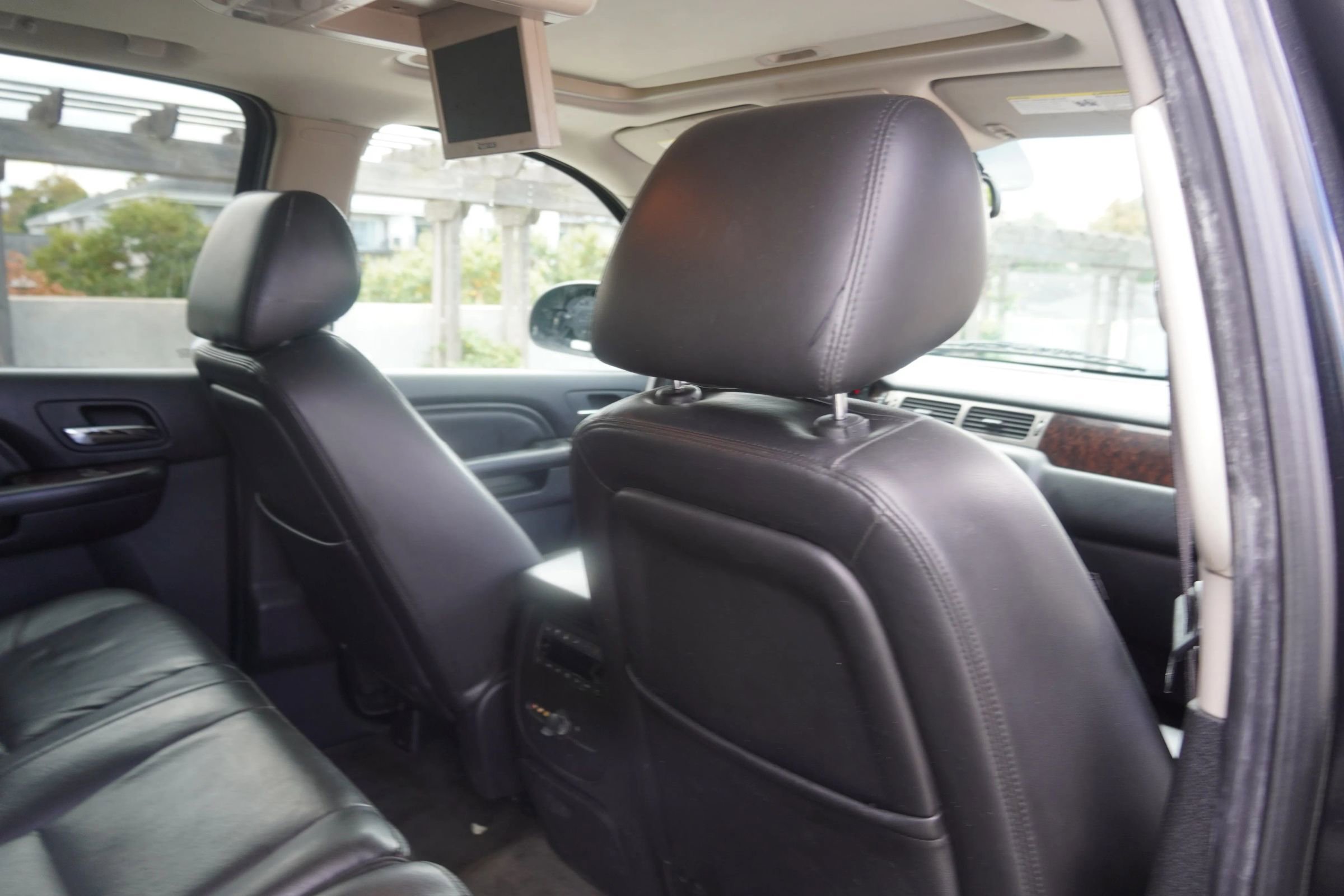 Used 2011 GMC Yukon Denali image 28