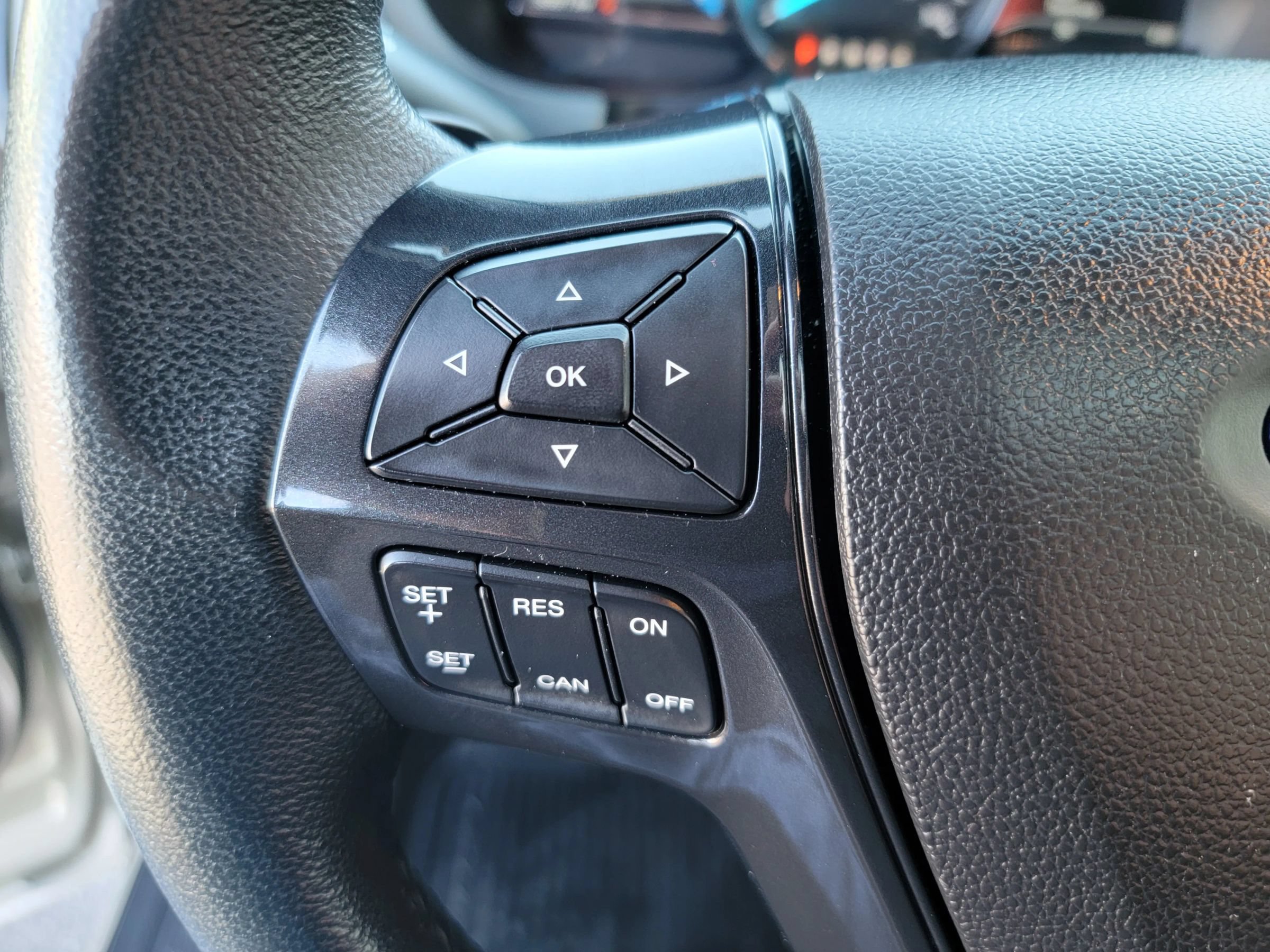 Used 2017 Ford Explorer XLT w/ Equipment Group 202A AWD/4WD image 30