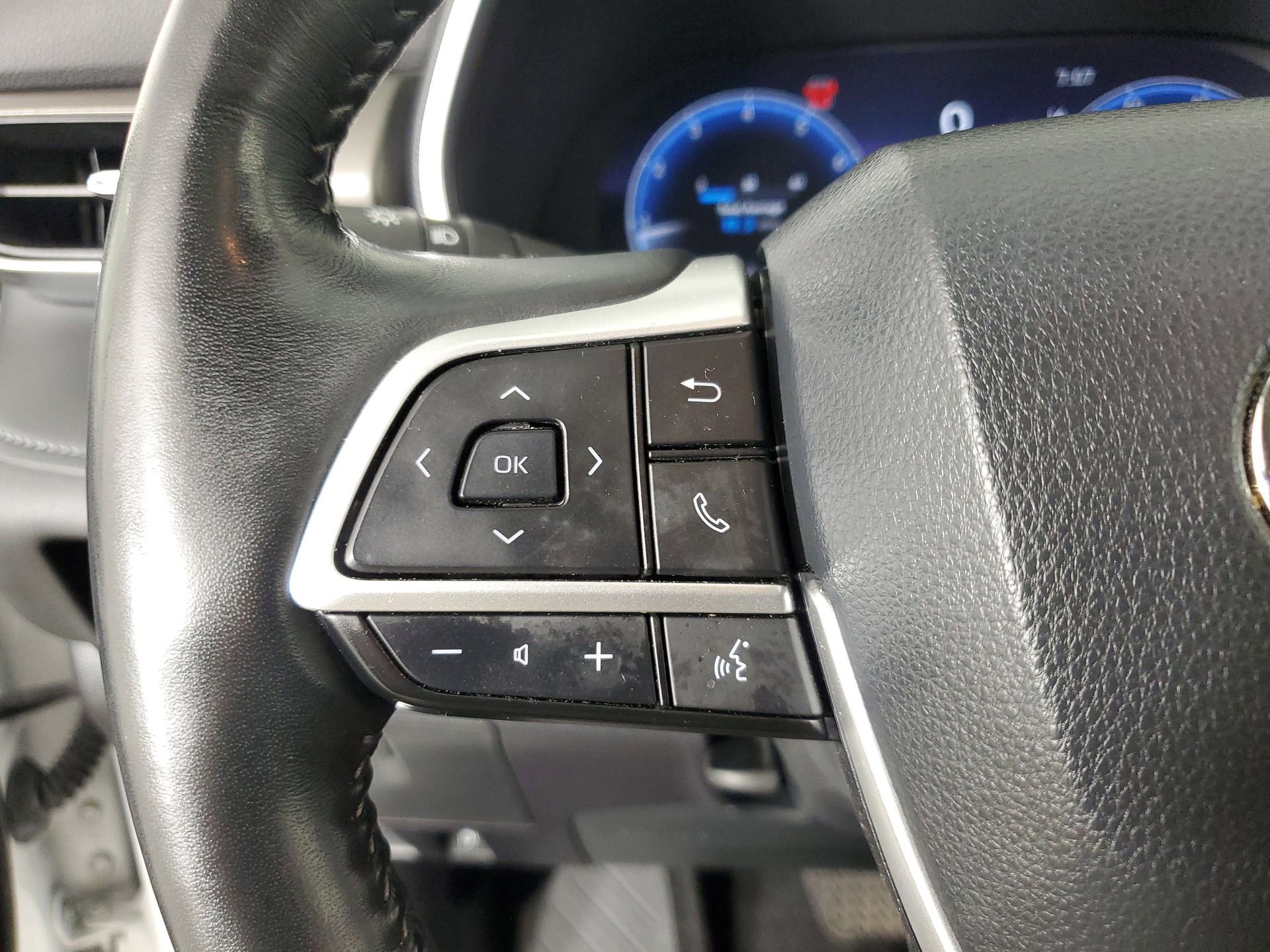 Used 2023 Toyota Highlander Limited image 36