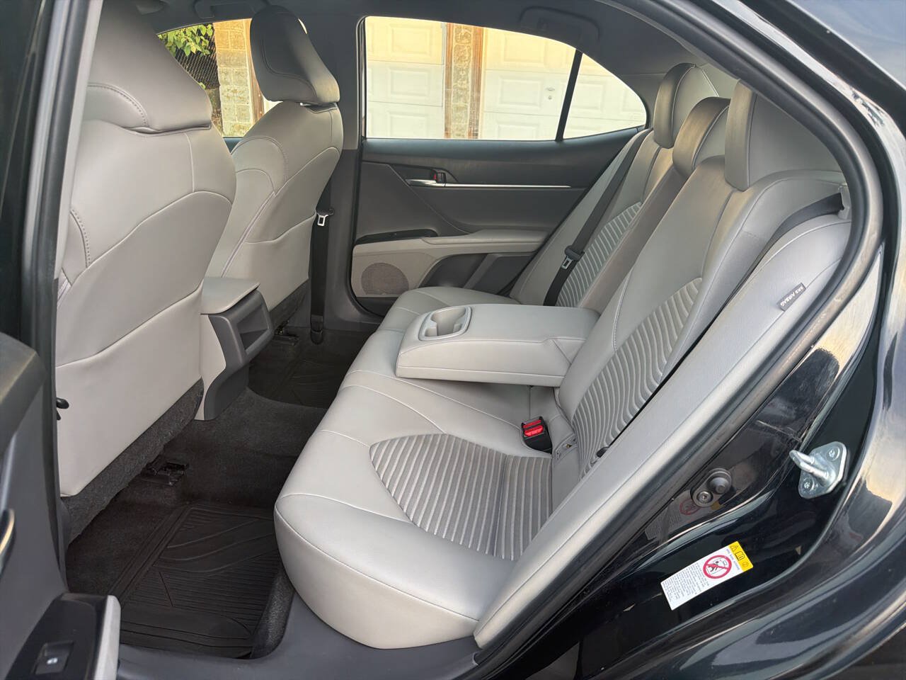 Used 2018 Toyota Camry SE FWD image 16