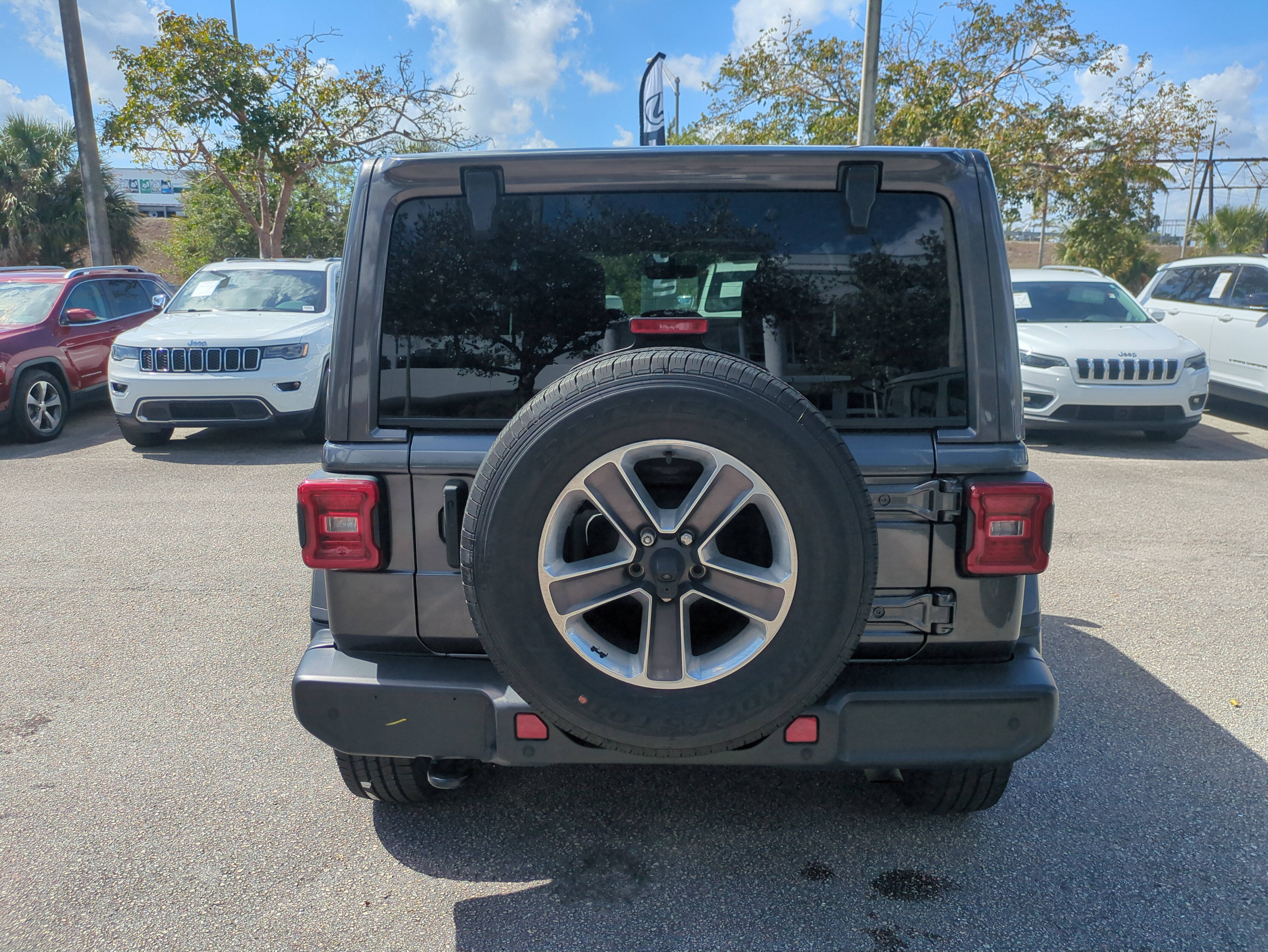 Used 2021 Jeep Wrangler Unlimited Sahara image 6
