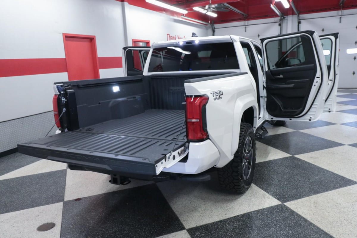 Used 2025 Toyota Tacoma TRD Sport AWD/4WD image 23
