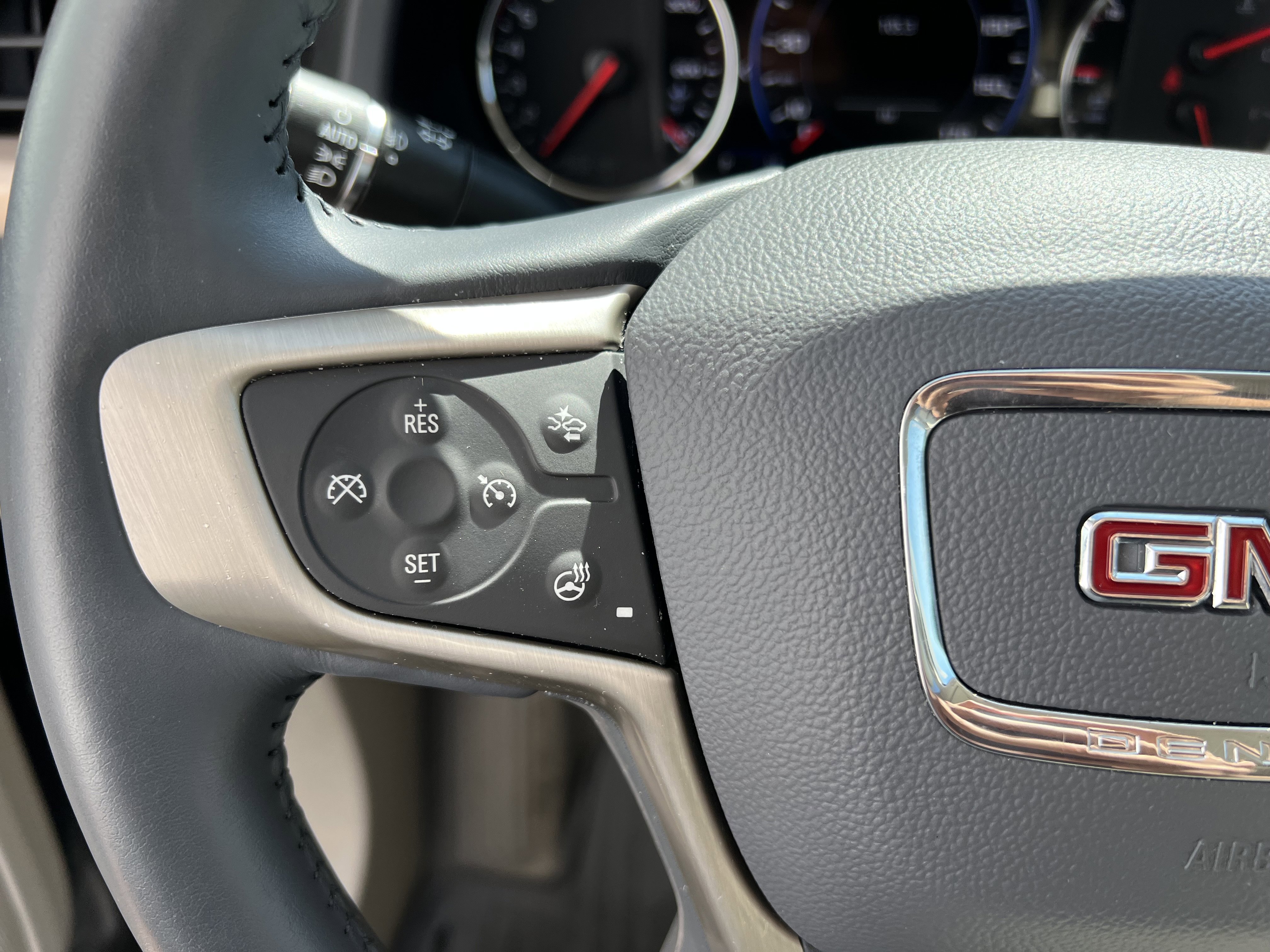 Used 2022 GMC Acadia Denali w/ Denali Ultimate Package image 19