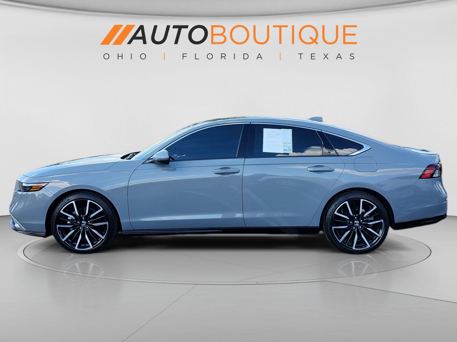 Used 2025 Honda Accord Touring image 2