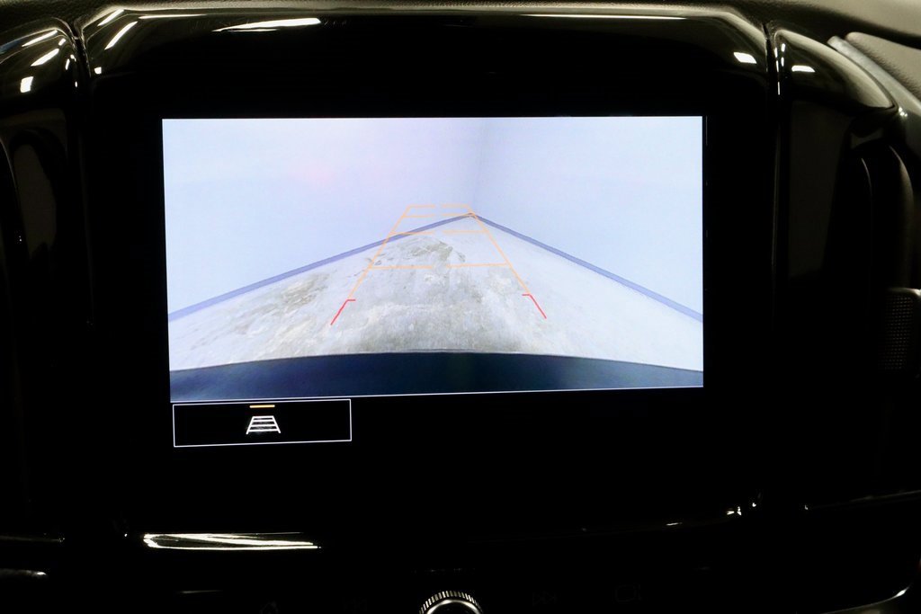 Used 2023 Chevrolet Traverse LT image 2