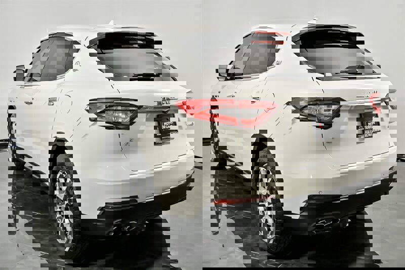 Used 2018 Maserati Levante image 9