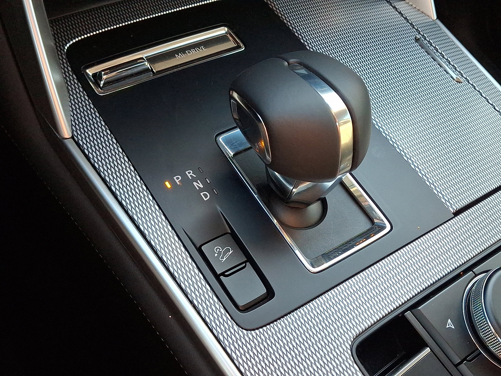 Certified 2025 MAZDA CX-70 3.3 Turbo w/ Premium Package image 17