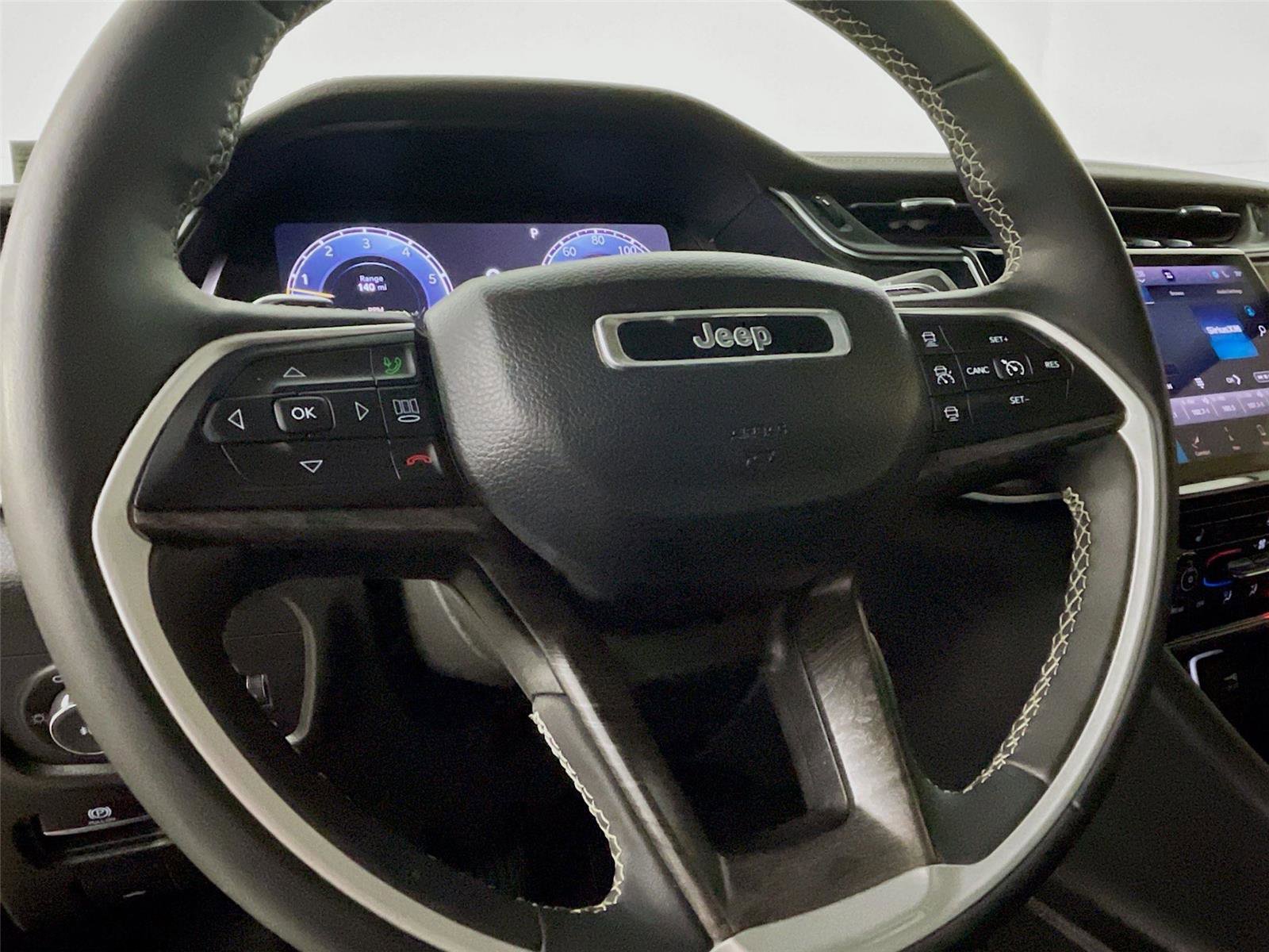 Used 2023 Jeep Grand Cherokee Limited image 13