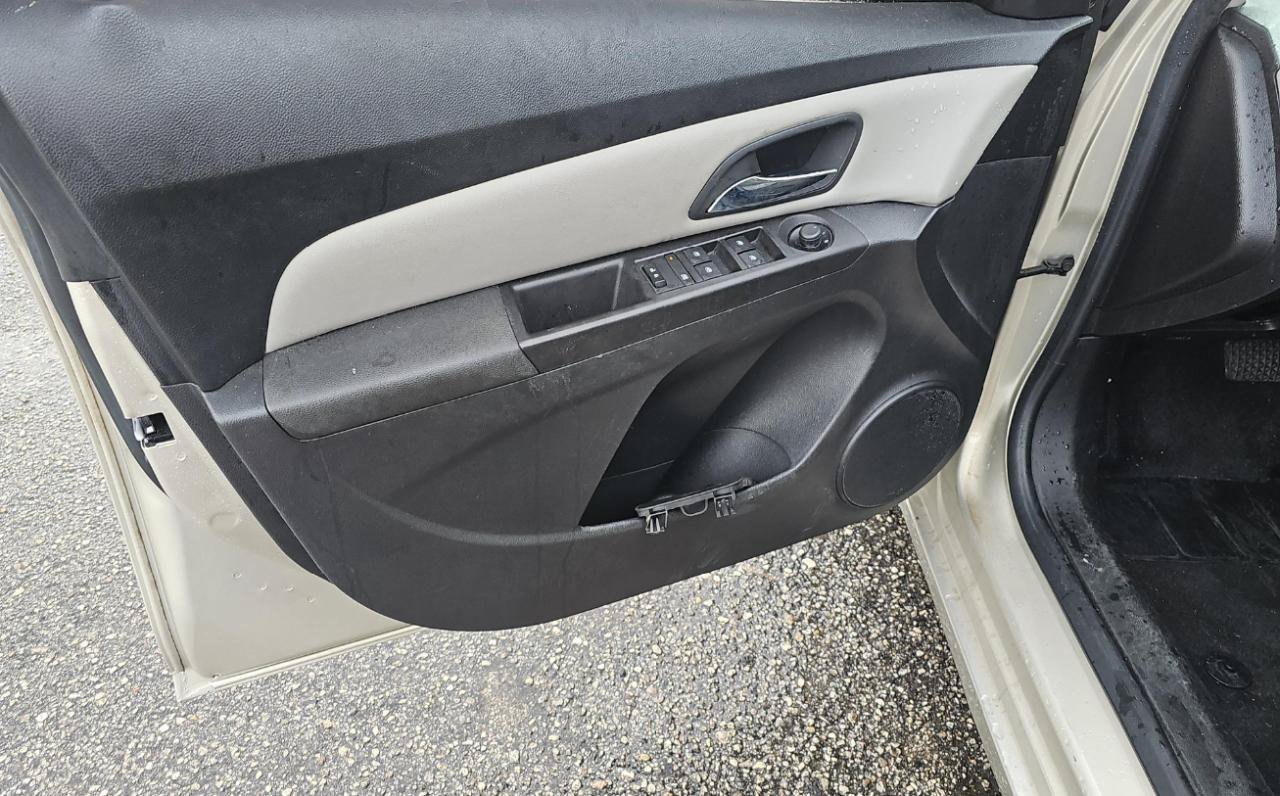 Used 2015 Chevrolet Cruze LT FWD image 8