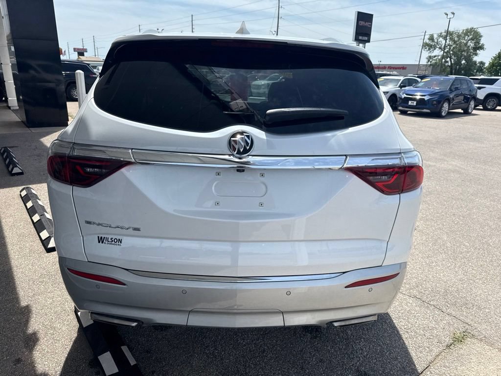 Used 2023 Buick Enclave Essence w/ Experience Buick Package FWD image 4