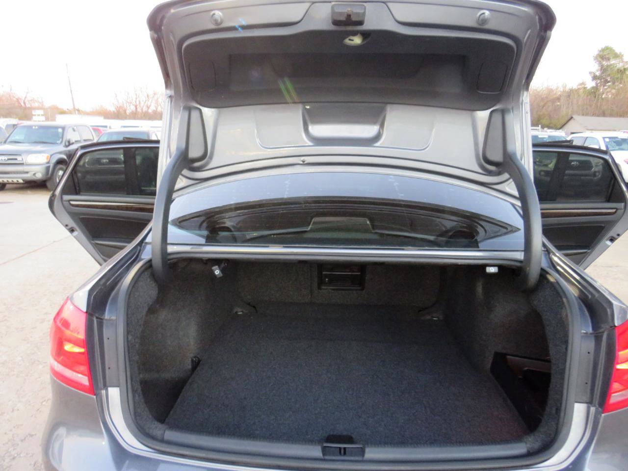 Used 2014 Volkswagen Passat TDI SEL Premium FWD image 35