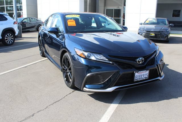 Used 2021 Toyota Camry XSE FWD image 3
