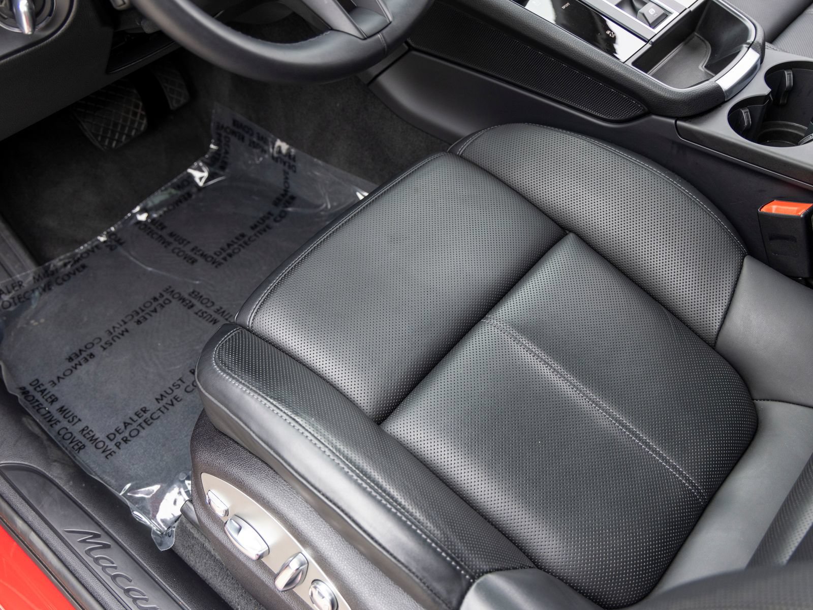 Certified 2026 Porsche Macan AWD/4WD image 33