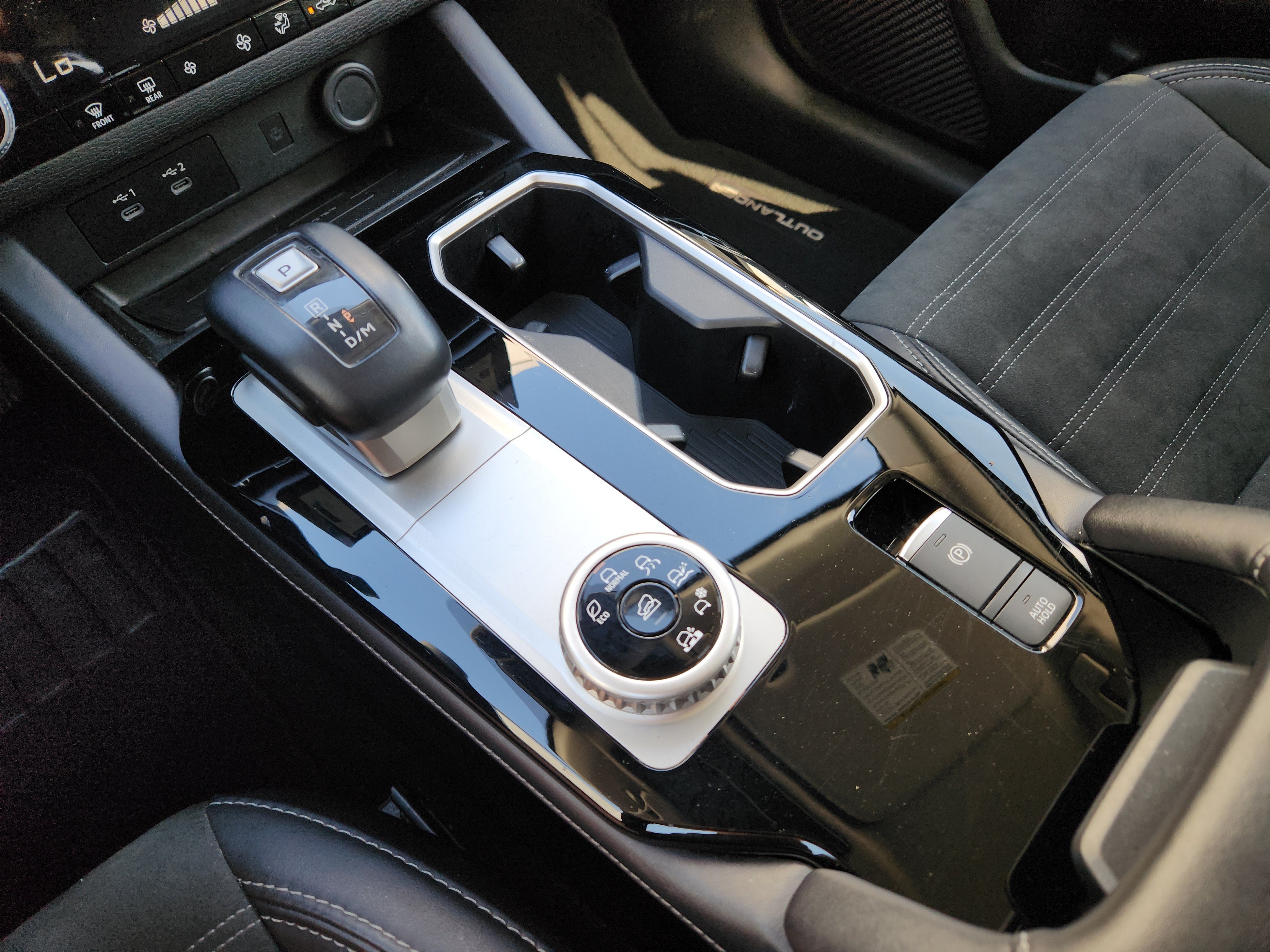 Used 2025 Mitsubishi Outlander SE AWD/4WD image 23