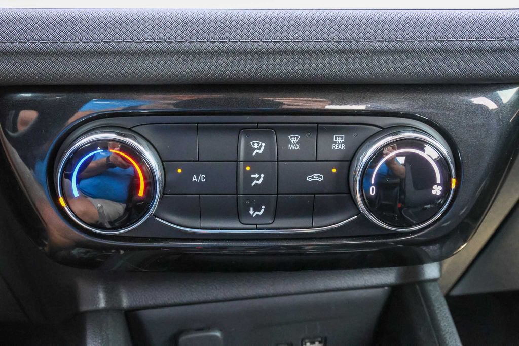 Used 2025 Chevrolet TrailBlazer LT AWD/4WD image 23