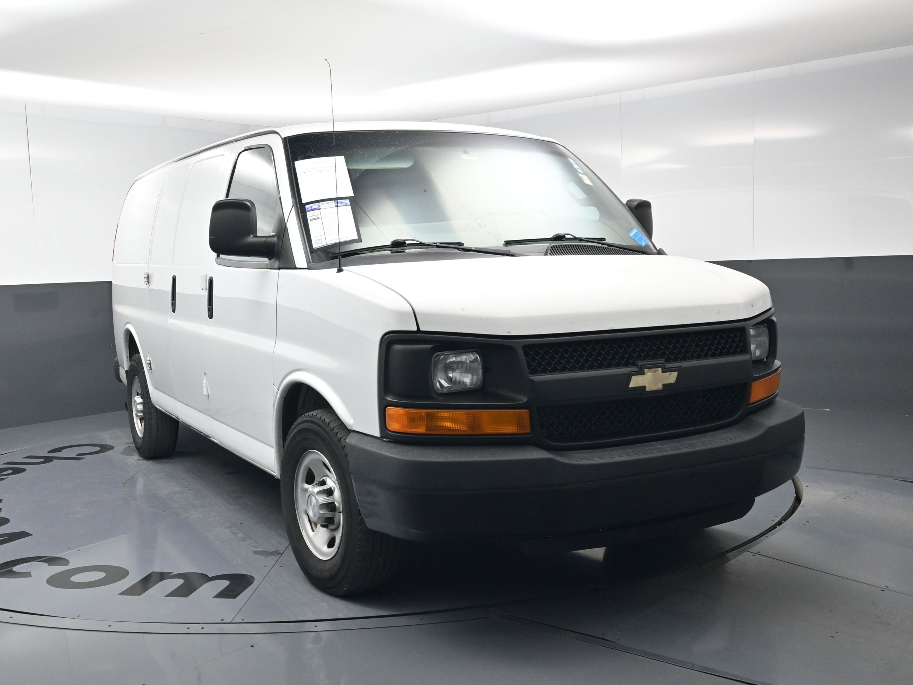 Used 2016 Chevrolet Express 2500 image 3