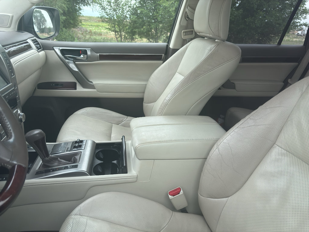 Used 2016 Lexus GX 460 w/ Premium Package AWD/4WD image 8