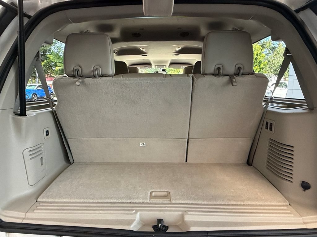 Used 2012 Lincoln Navigator 2WD w/ Monochrome Appearance Pkg image 17