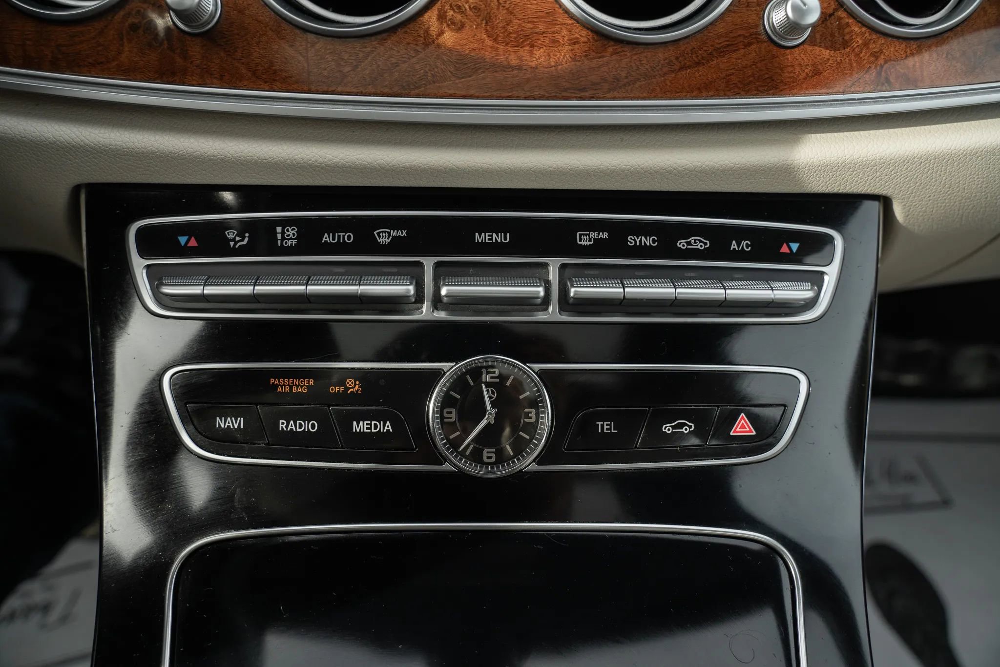 Used 2018 Mercedes-Benz E 300 4MATIC image 27