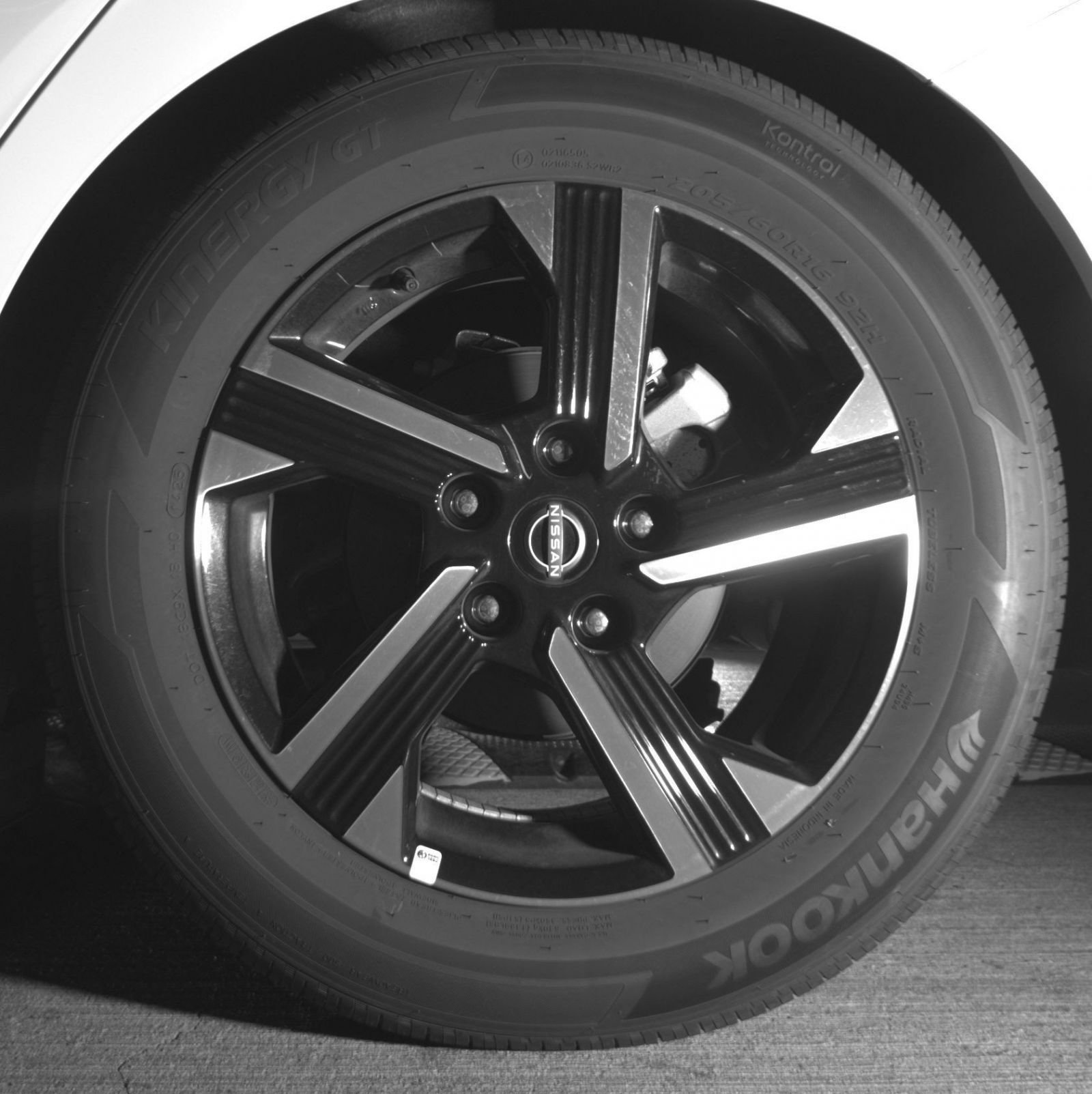 Used 2025 Nissan Sentra SV FWD image 17