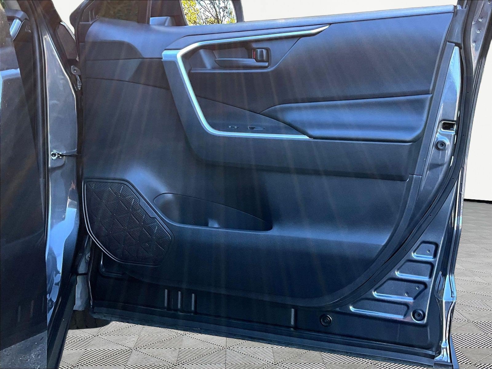 Used 2019 Toyota RAV4 LE FWD image 27