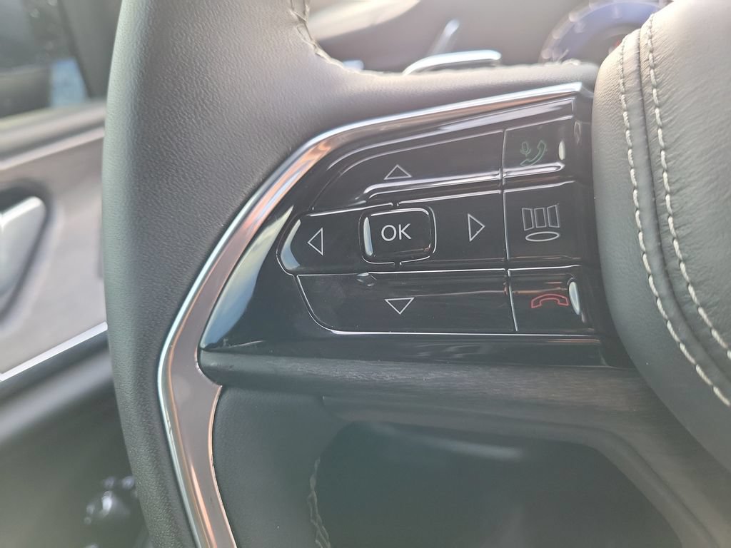 Used 2023 Jeep Grand Cherokee Overland w/ Luxury Tech Group IV RWD image 22