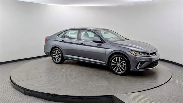 Used 2025 Volkswagen Jetta SE image 9