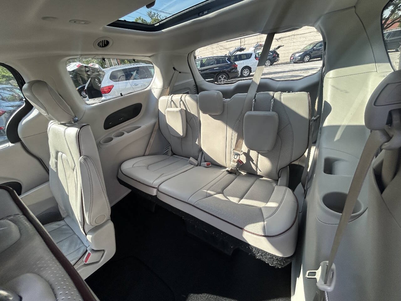 Used 2019 Chrysler Pacifica Limited FWD image 8
