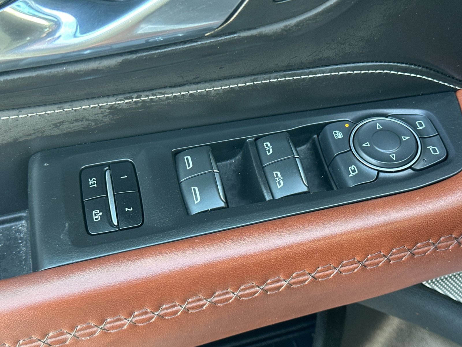 Used 2023 GMC Yukon Denali Ultimate AWD/4WD image 11