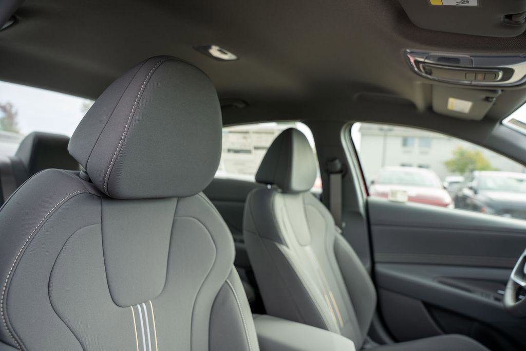 New 2025 Hyundai Elantra Sport image 12