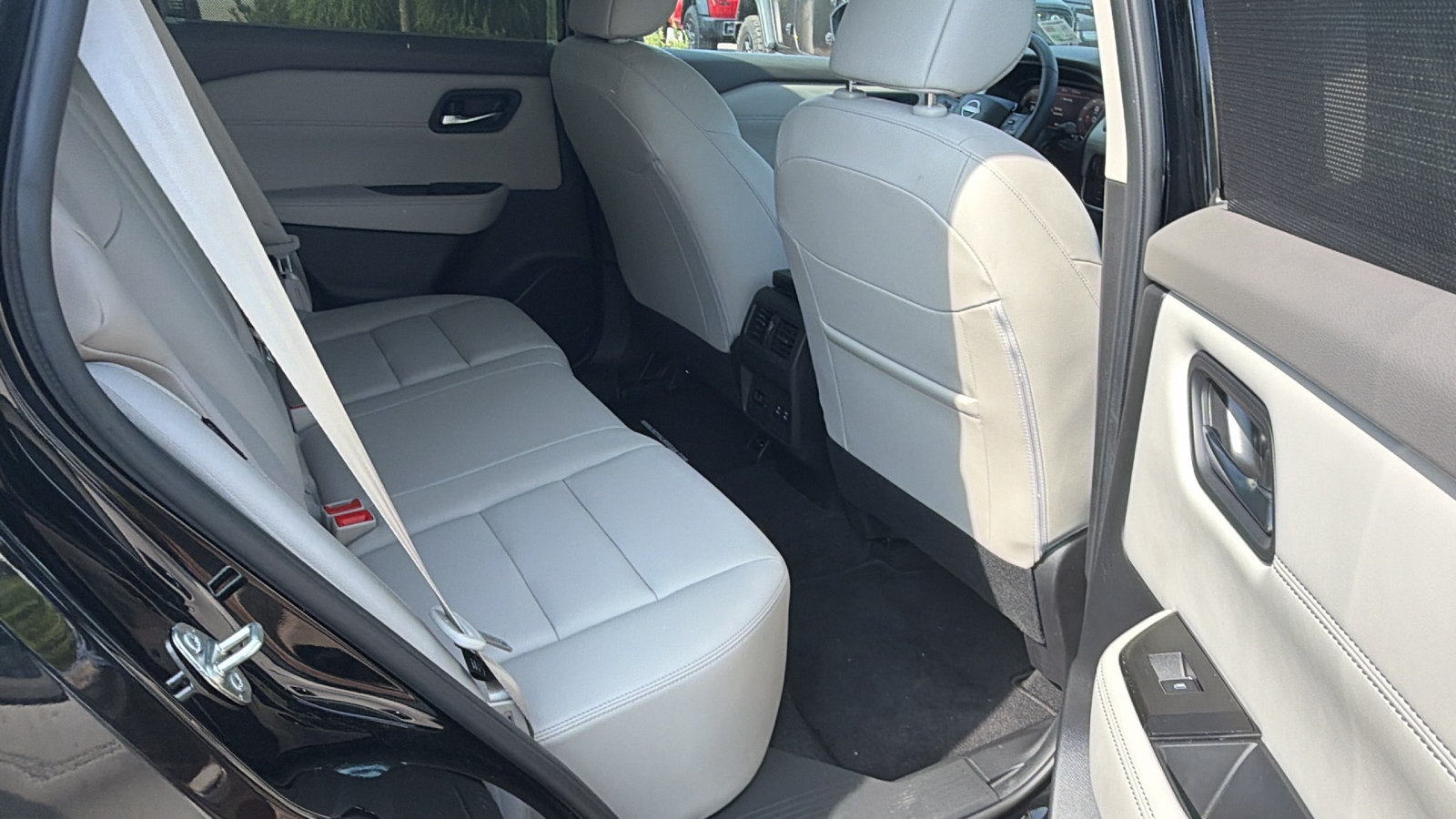 Used 2025 Nissan Rogue SL w/ SL Premium Package FWD image 22