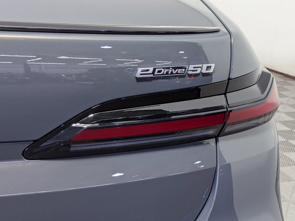 Used 2026 BMW i7 eDrive50 w/ Executive Package RWD image 13