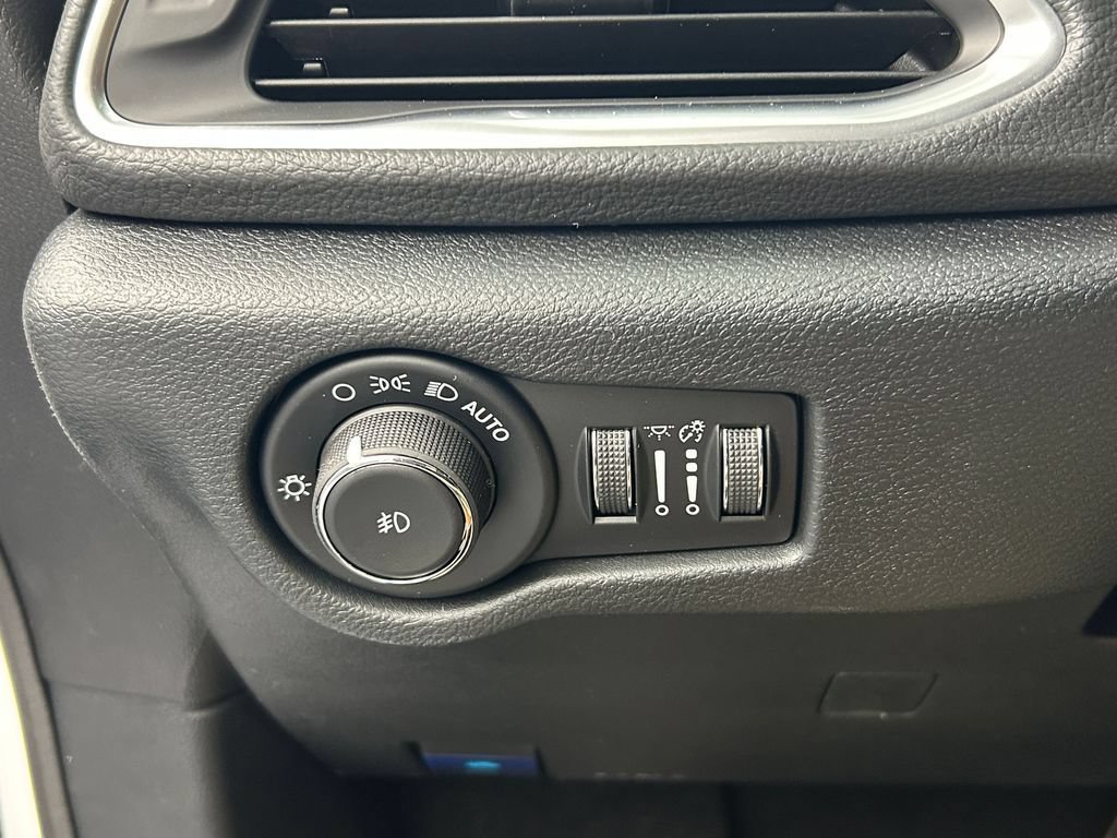 New 2026 Chrysler Pacifica Pinnacle FWD image 17