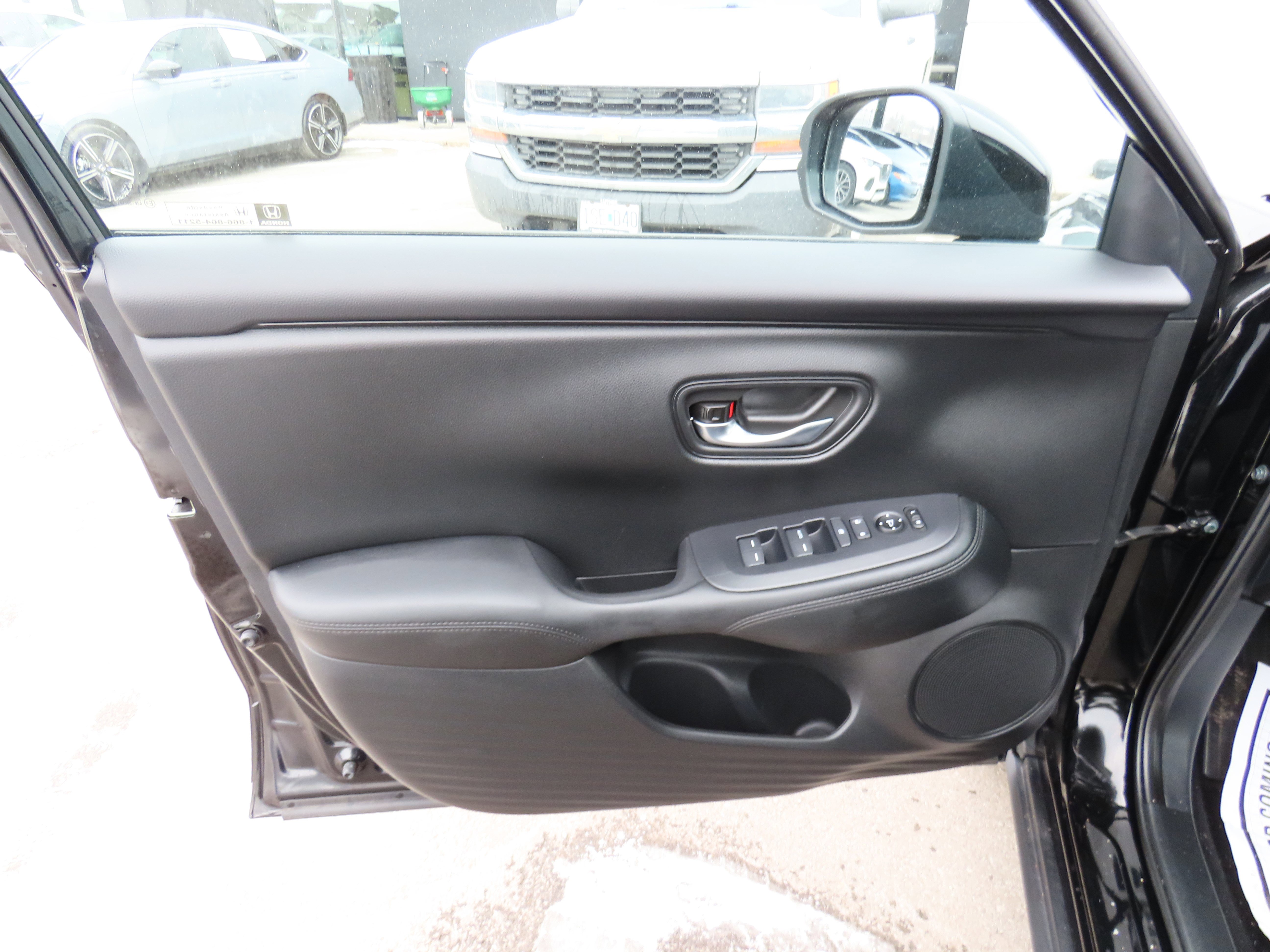 Used 2025 Honda HR-V LX image 21