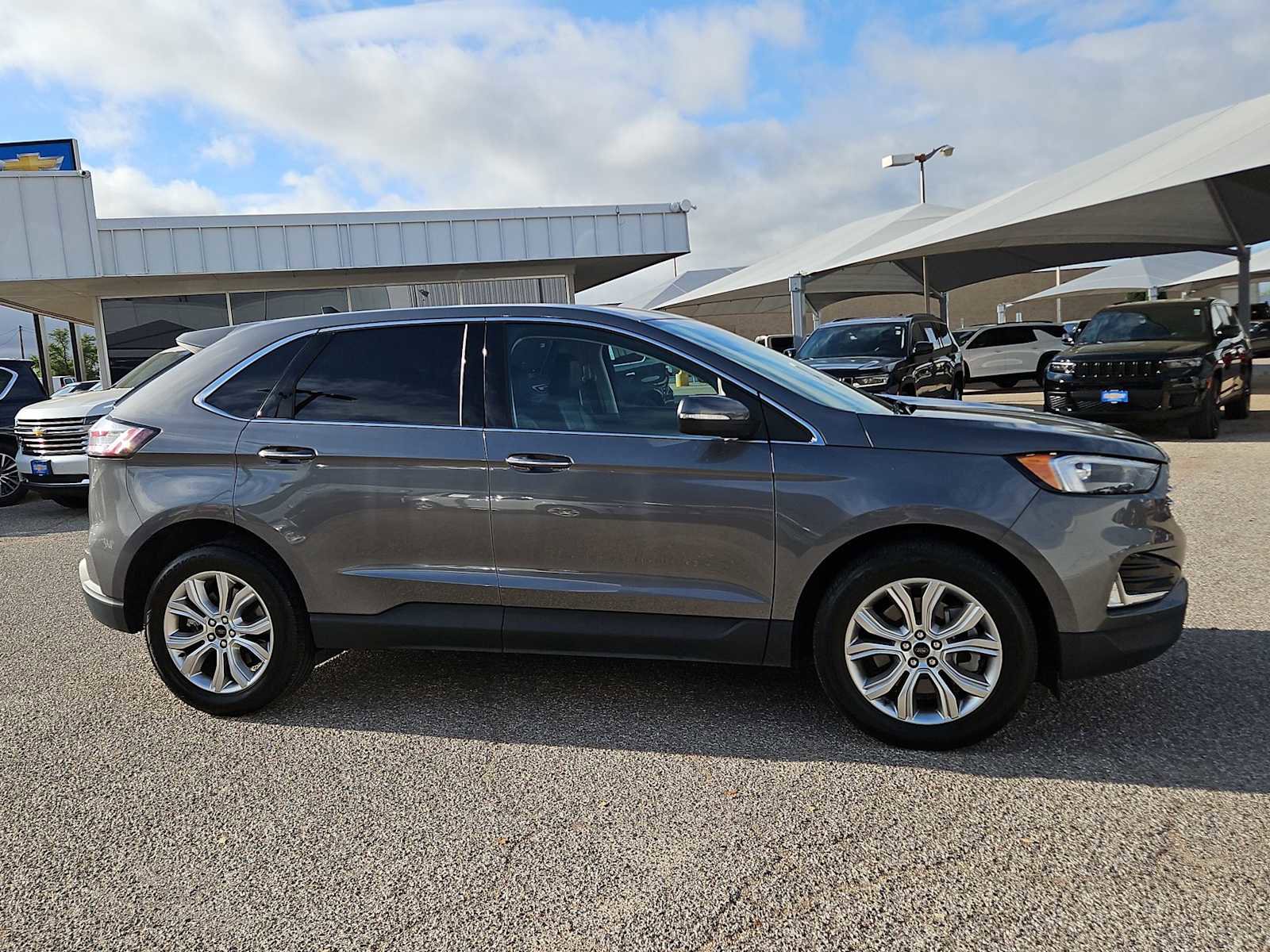 Used 2024 Ford Edge Titanium image 9